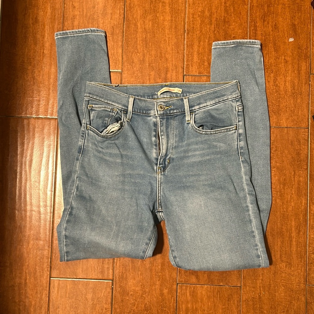 LEVI 720